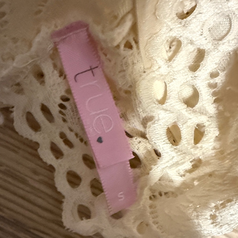 Elegant Lace Halter Bralette - Cream - Picture 2 of 6